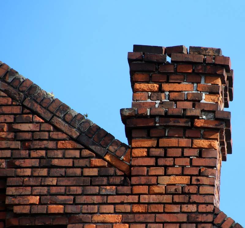 Signs Your Prospect Heights Home Needs a Chimney Inspection Blog Article - Damaged chimney on an Prospect Heights home showing cracks and missing mortar